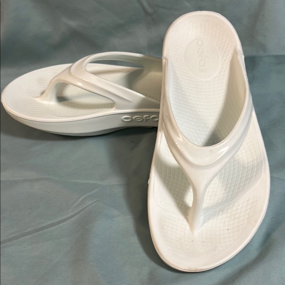 OOFOS Mint/Seafoam Green OOLALA Sandals 8
